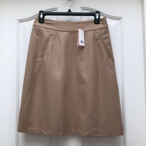 Banana Republic Classic A-Line Tan Beige Skirt Stretch Wool size 2 Petite